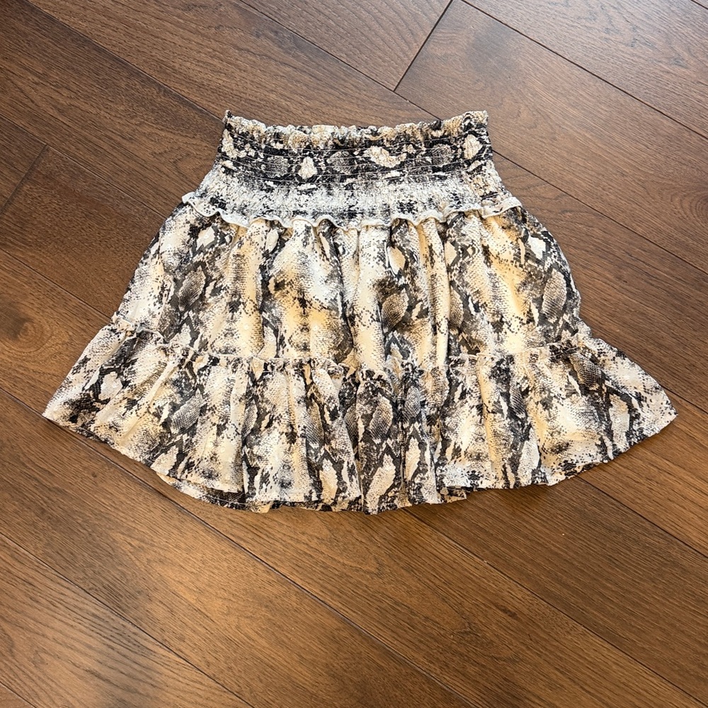 Altar’d State Patterned Pull On Ruffle Skirt - Cream and Black Medium C3-093